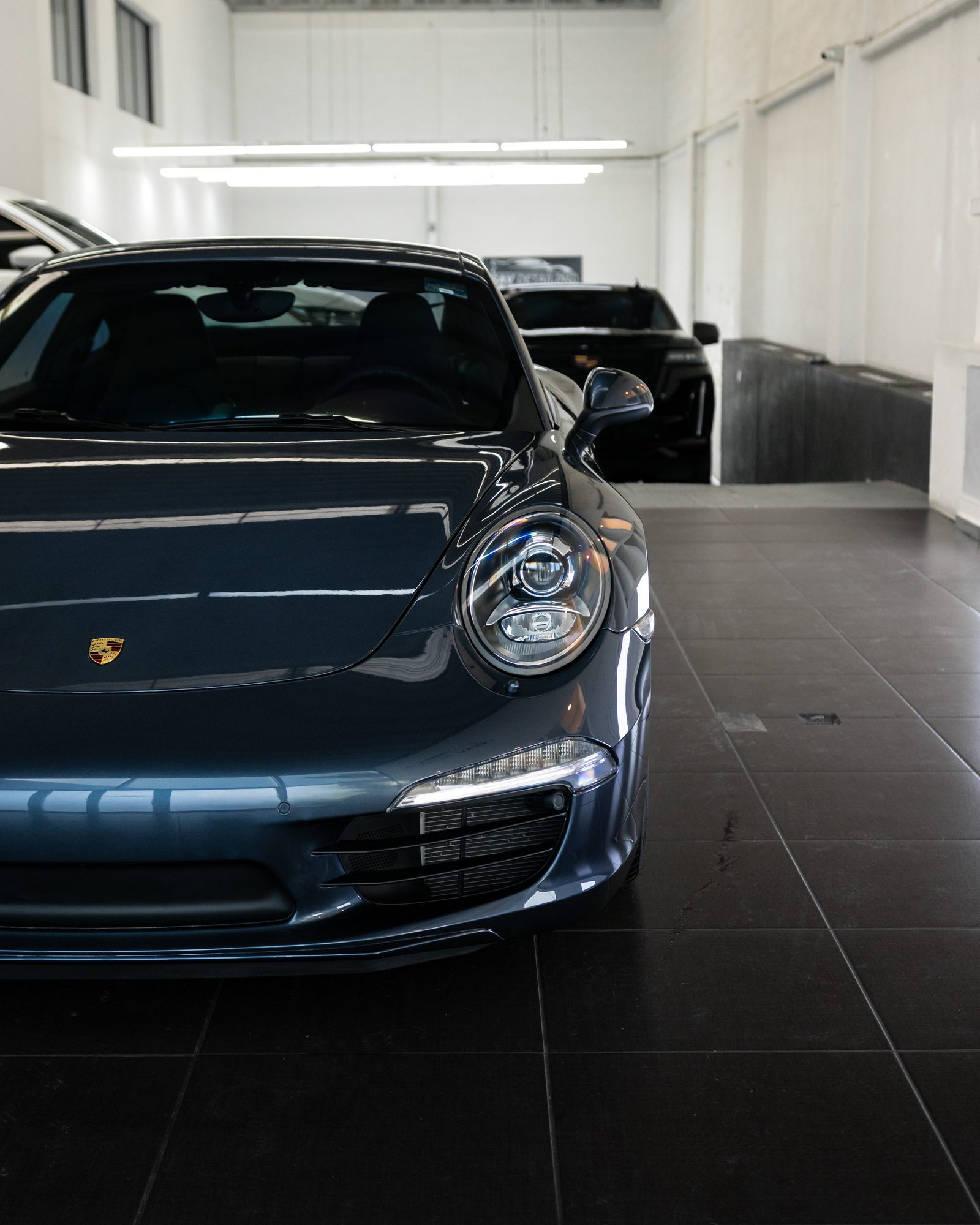 Porsche 911 Carrera S repintado con NGENCO en azul con código de color original Porsche por GAV Detailing